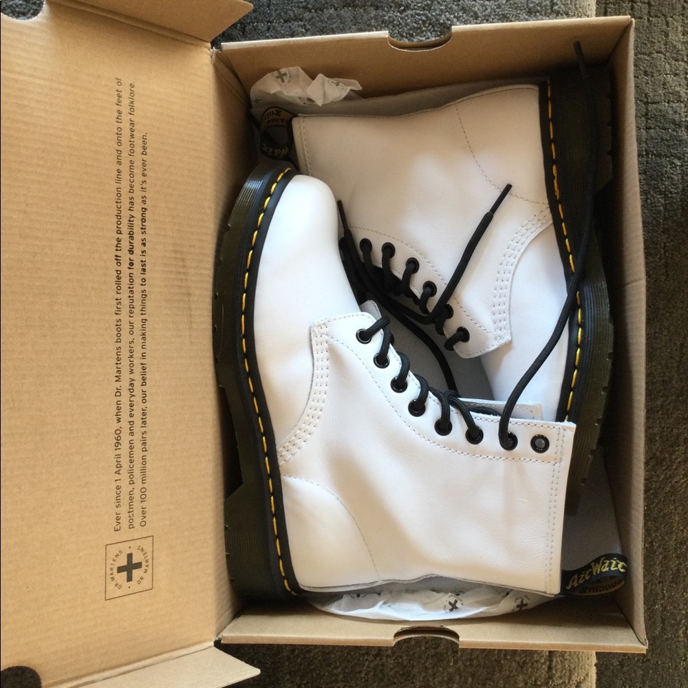 NWOT Dr. Marten’s White Leather 1460 Combat Boots Size 7 New in Box Never Worn